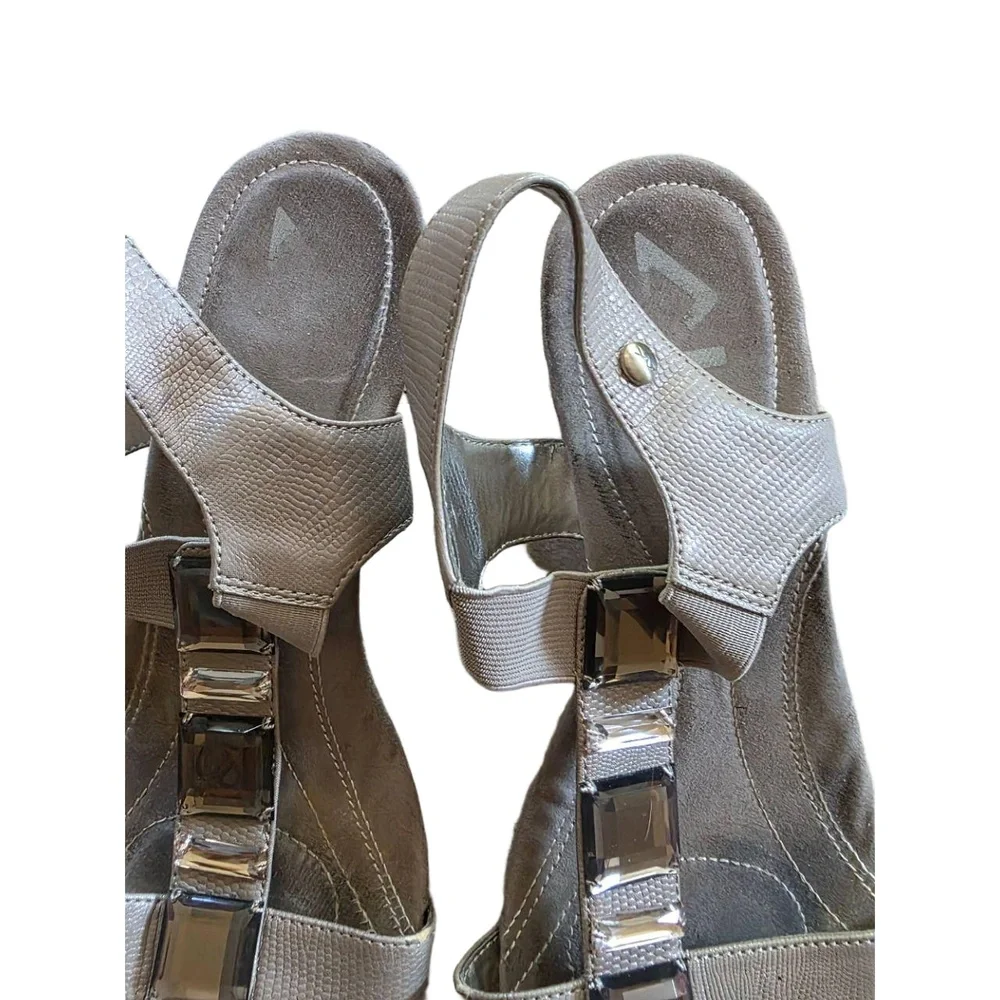 AK Sport Tan Beige Jeweled Textured Wedge T-Strap Sandals‎ Size 10M